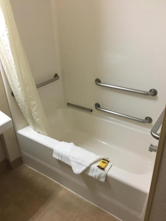 Best Western Plus Gateway Inn & Suites - Aurora - image 6