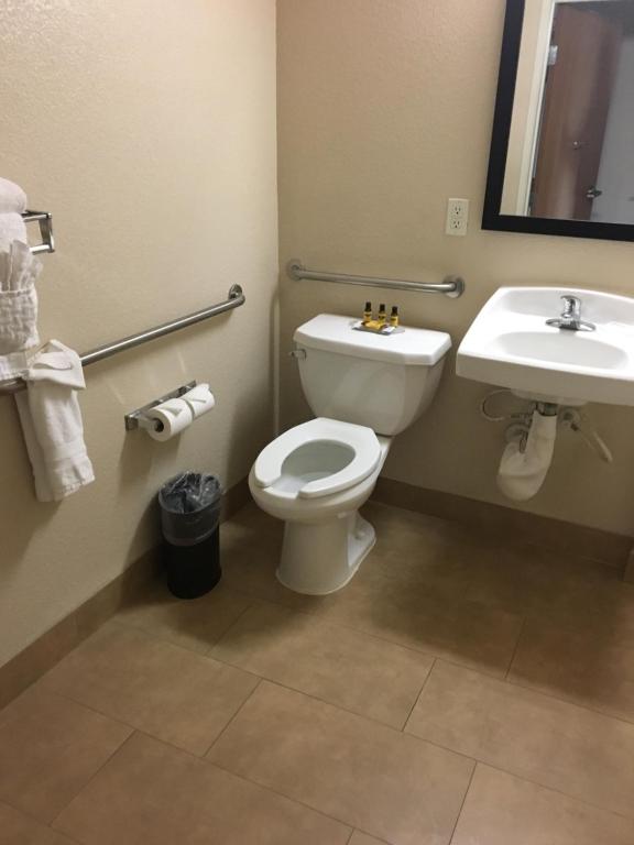 Best Western Plus Gateway Inn & Suites - Aurora - image 7