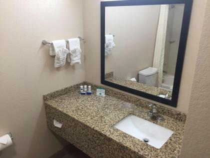 Best Western Plus Gateway Inn & Suites - Aurora - image 8