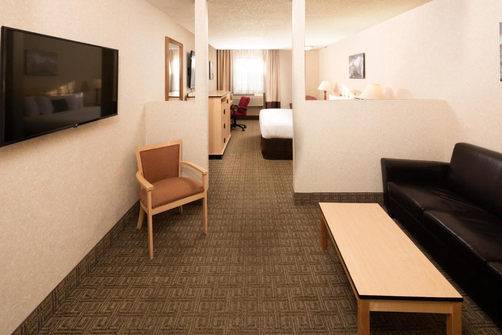 SYLO Hotel Denver Airport a Ramada by Wyndham - image 2