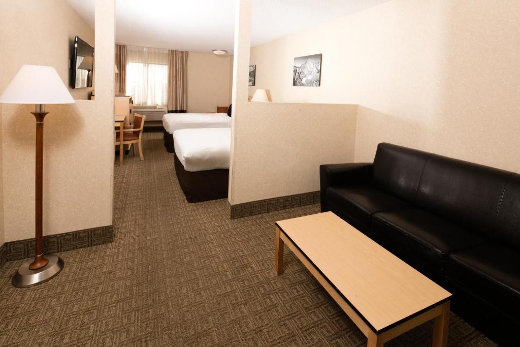 SYLO Hotel Denver Airport a Ramada by Wyndham - image 5