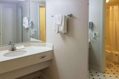 Quality Inn Aurora Denver - image 15