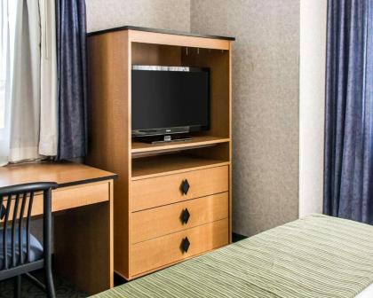 Quality Inn and Suites Denver Airport - Gateway Park - image 7