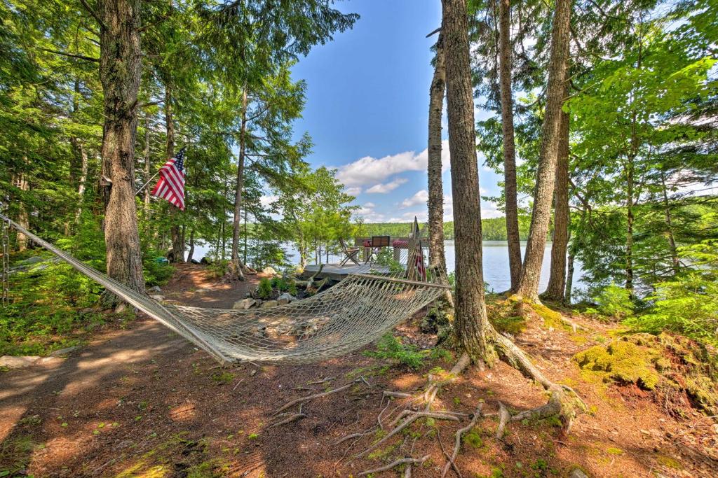 Calm Waterfront Great Pond Cottage with Hot Tub Deck - main image