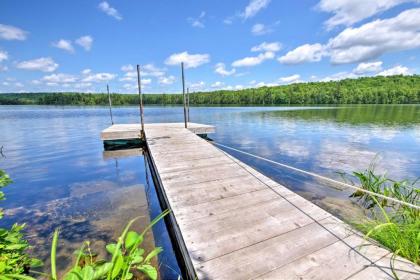 Calm Waterfront Great Pond Cottage with Hot Tub Deck - image 11