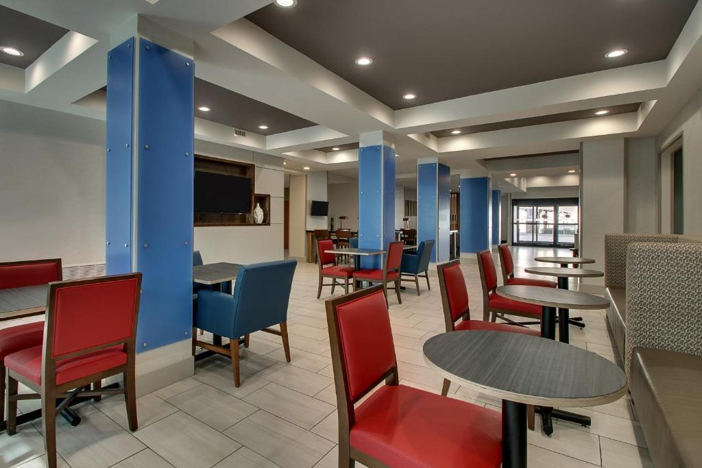 Holiday Inn Express Hotel & Suites Austell Powder Springs an IHG Hotel - image 7