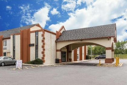 Econo Lodge At Six Flags - image 10