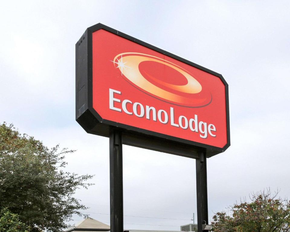 Econo Lodge Arboretum - image 3