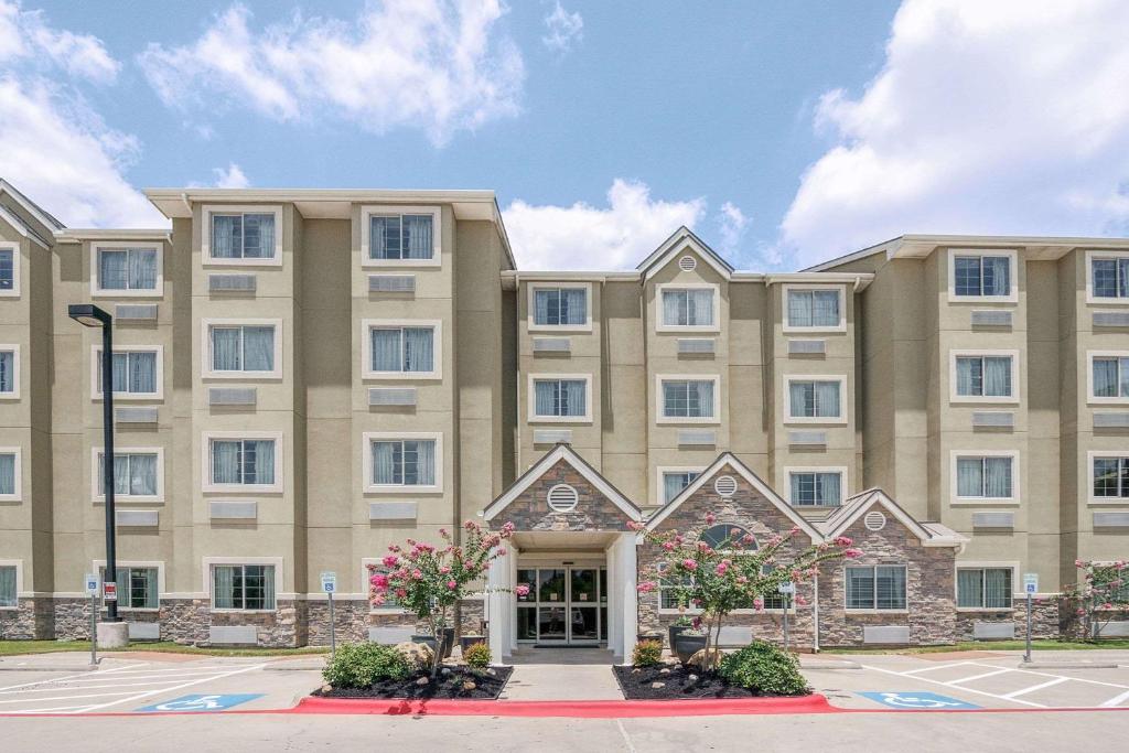 Microtel Inn & Suites by Wyndham Austin Airport - main image