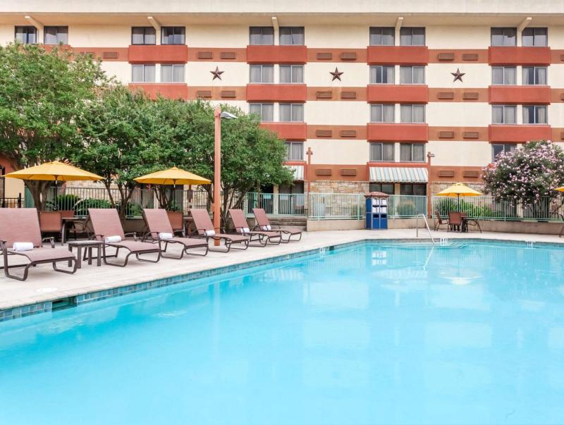 Wyndham Garden Austin - main image