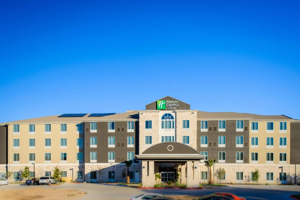 Holiday Inn Express Hotel & Suites Austin NW - Arboretum Area an IHG Hotel - main image