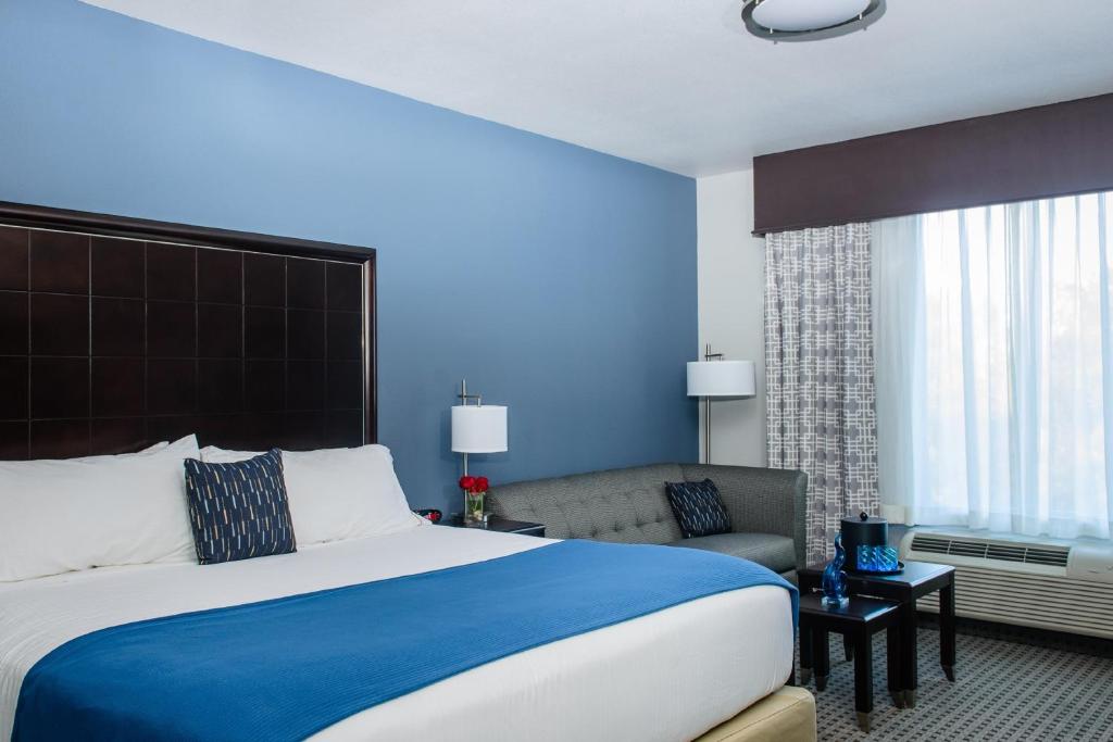 Holiday Inn Express Hotel & Suites Austin NW - Arboretum Area an IHG Hotel - image 3