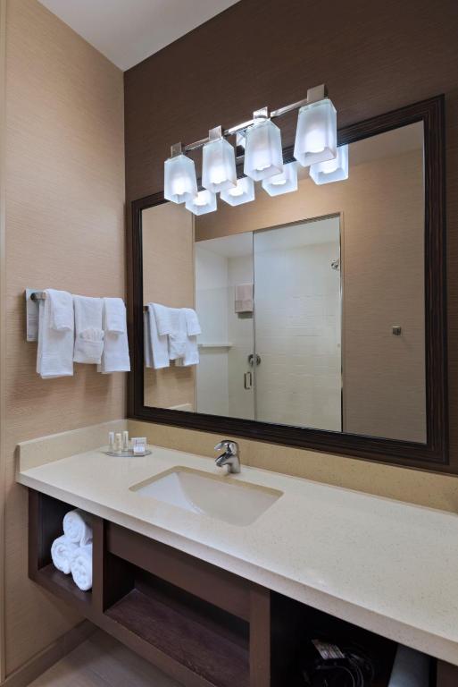 Fairfield Inn and Suites by Marriott Austin Northwest/Research Blvd - image 4