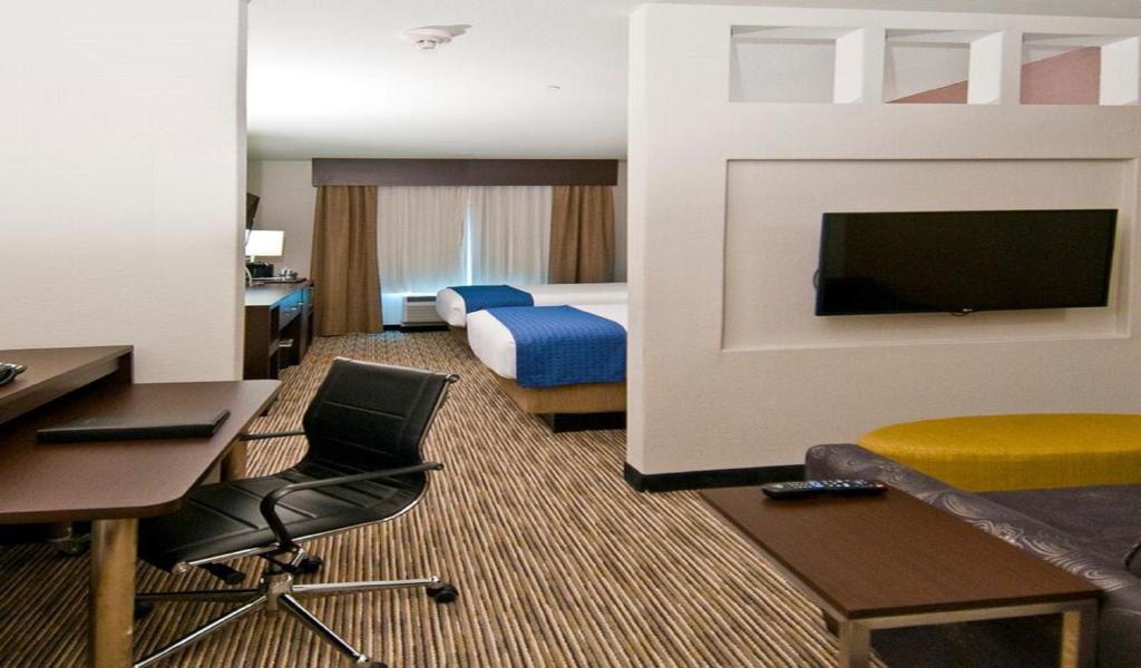 Holiday Inn Austin Airport an IHG Hotel - image 2