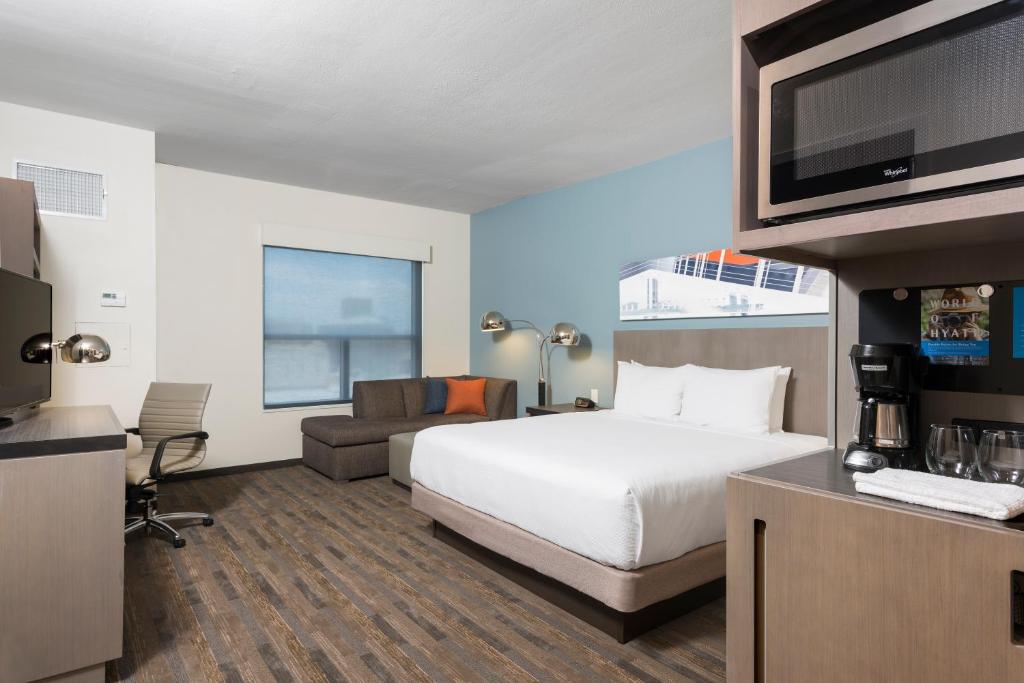 Hyatt House Austin/Downtown - image 2