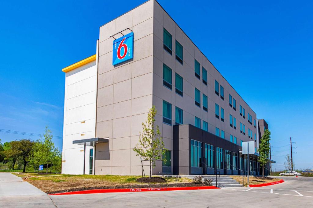 Motel 6 Austin Airport - main image