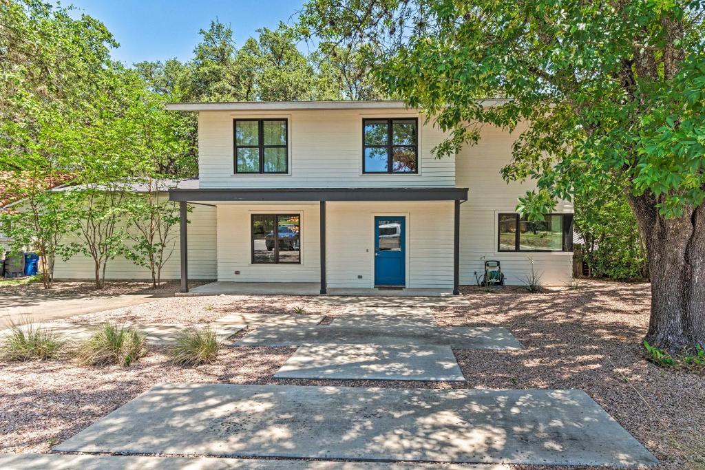 Modern Austin Home with Yard about 1 half Miles from ACL! - main image