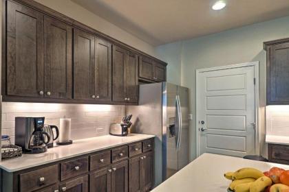 Upscale and Modern Austin Townhome with Pool Access! - image 3