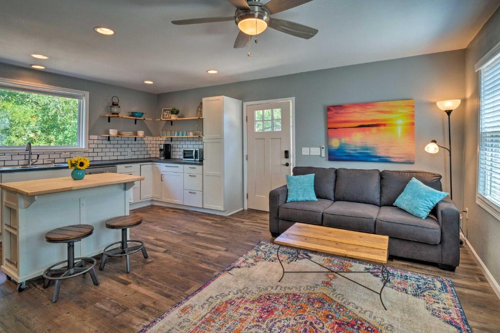 Modern Guest Cottage - 12 Mi to Downtown Austin! - main image