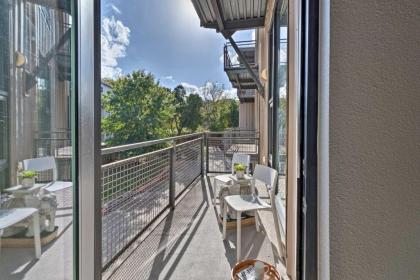 Lively Urban Escape with Private Patio in SoLA! - image 3