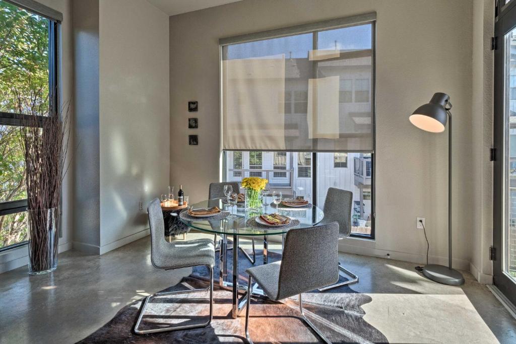 Lively Urban Escape with Private Patio in SoLA! - image 5