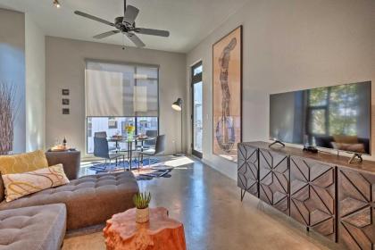 Lively Urban Escape with Private Patio in SoLA! - image 6