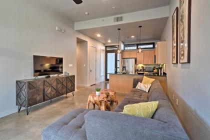 Lively Urban Escape with Private Patio in SoLA! - image 8