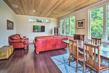 Austin Home with Deck Yard and Hill Country View - image 1