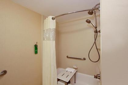 Hampton Inn Ashtabula - image 10