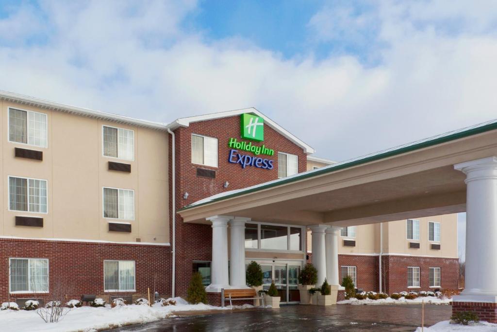 Holiday Inn Express & Suites Ashtabula-Geneva an IHG Hotel - main image