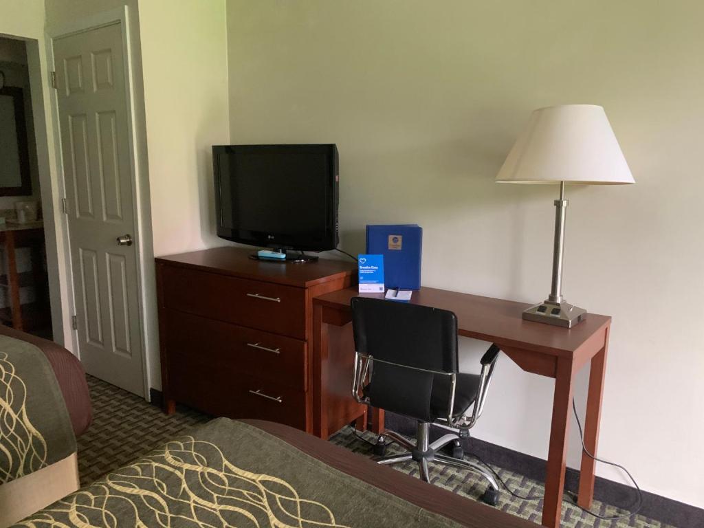 Days Inn by Wyndham Austintown - image 6