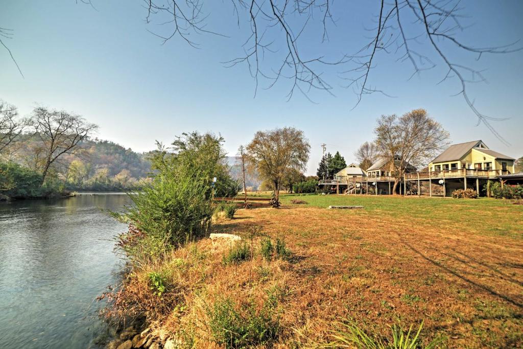 Peaceful Reliance Cabin with Deck on Hiwassee River! - main image