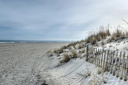 Grand Avalon Beach House - 2 Blocks to Water! - image 14