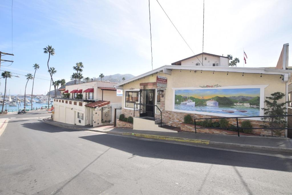 Catalina Courtyard Suites - main image