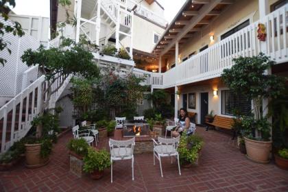 Catalina Courtyard Suites - image 10