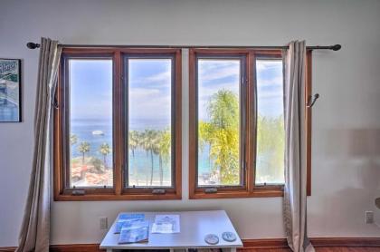 Quiet Avalon Getaway Villa with Ocean View and Balcony - image 11