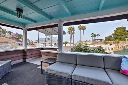 Charming Catalina Home with Deck Walk to the Beach Avalon California