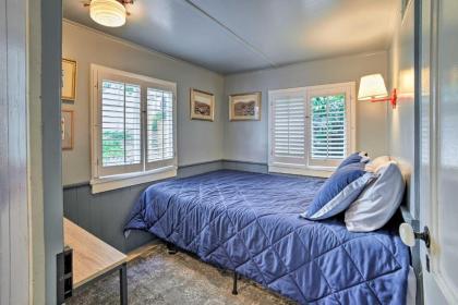 Charming Catalina Home with Deck Walk to the Beach! - image 10