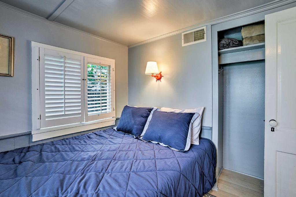 Charming Catalina Home with Deck Walk to the Beach! - image 3