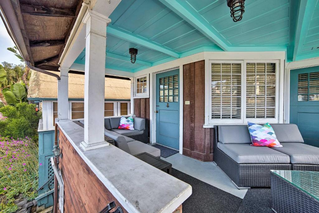 Charming Catalina Home with Deck Walk to the Beach! - image 4