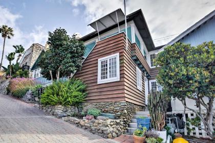 Charming Catalina Home with Deck Walk to the Beach! - image 8