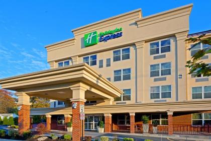 Holiday Inn Express Woodbridge an IHG Hotel - image 10