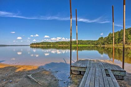 Open-Concept Cabin on Lake O the Pines with Deck! - image 11