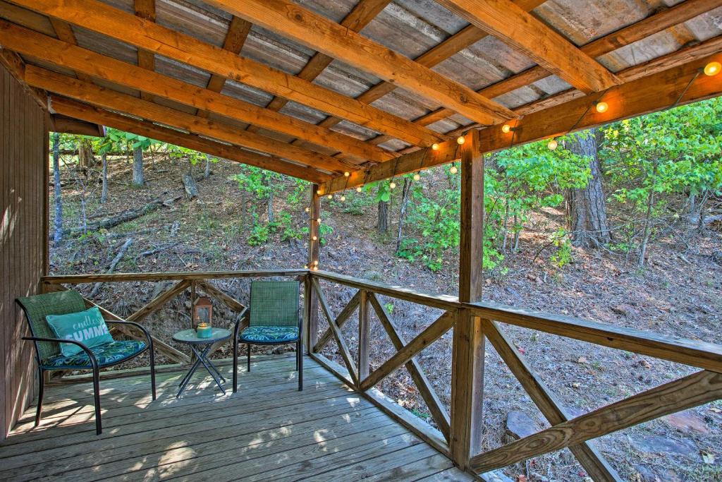 Open-Concept Cabin on Lake O the Pines with Deck! - image 6