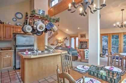 Charming Mtn Home on Golf Course about 4 Mi to Slopes! - image 3