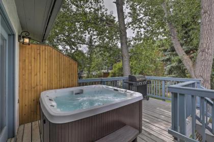 Modern Mountain Escape on Golf Course with Hot Tub! - image 3