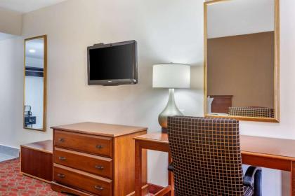 Quality Inn and Suites Goodyear - image 15