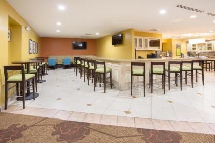 Hilton Garden Inn Phoenix/Avondale - image 10