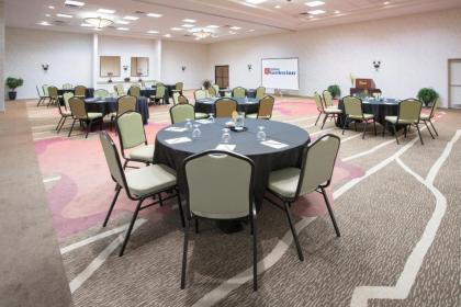 Hilton Garden Inn Phoenix/Avondale - image 17