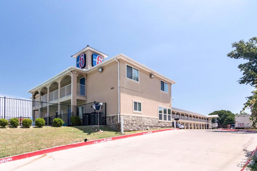 Motel 6-Azle TX - main image